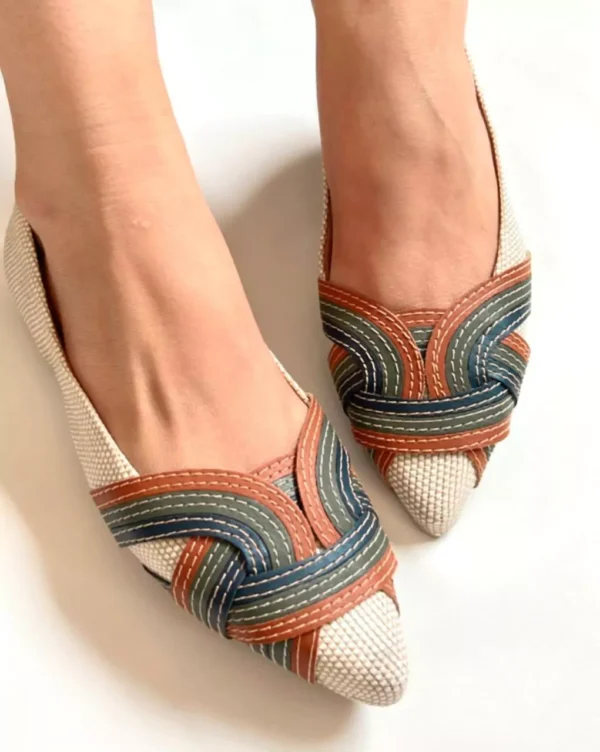 Sapatilha Off White Feminina com detalhes color - Image 2
