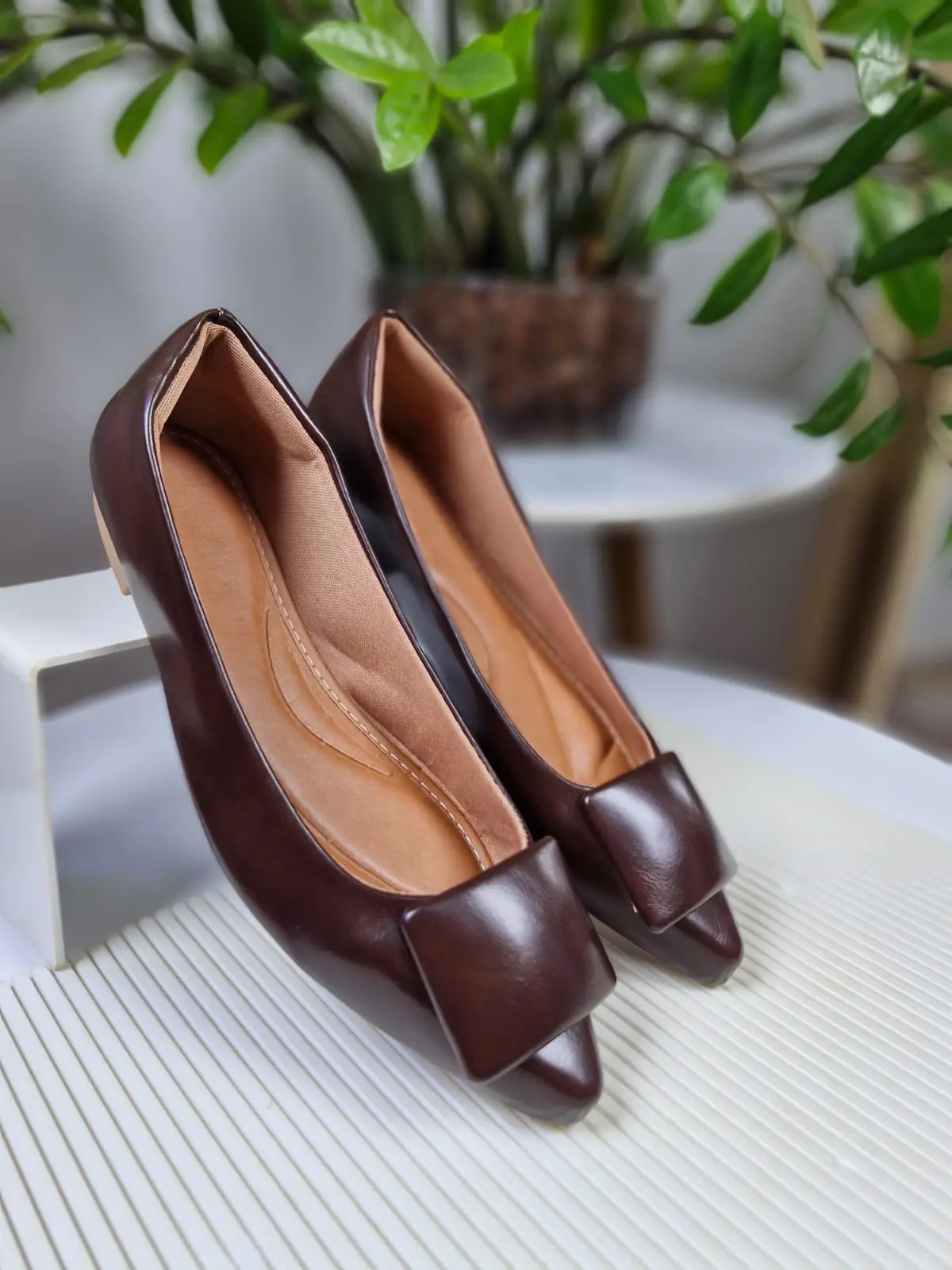 Sapatilha Marrom feminina com Fivela Encapada