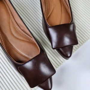 Sapatilha Marrom feminina com Fivela Encapada