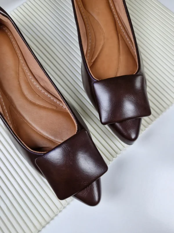 Sapatilha Marrom feminina com Fivela Encapada - Image 2