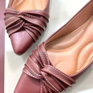 Sapatilha Marsala com entrelaços feminina