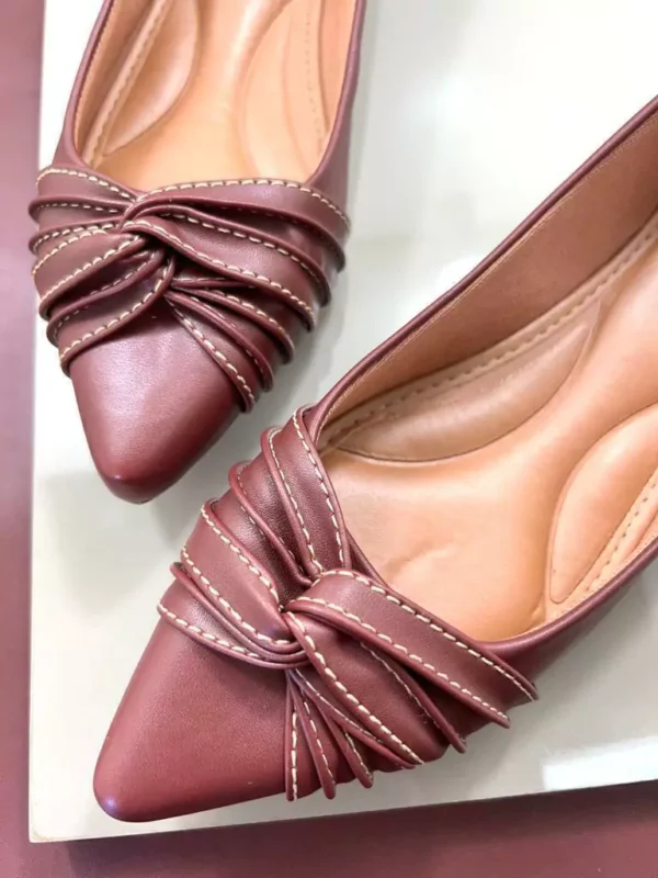 Sapatilha Marsala com entrelaços feminina