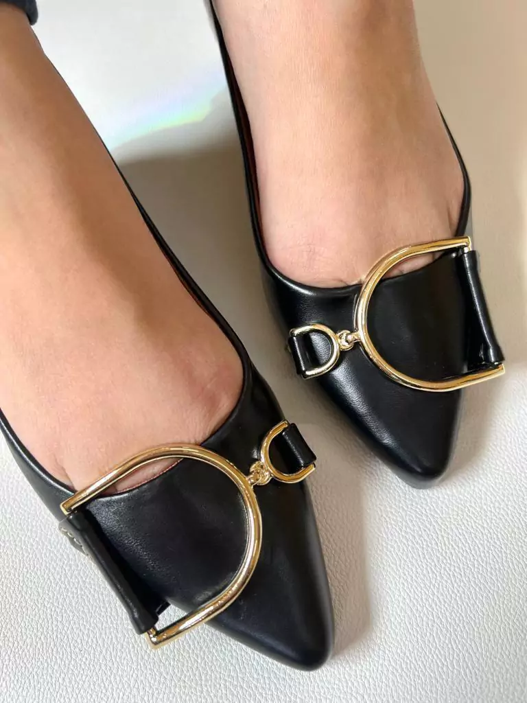 Sapatilha Preta Feminina com Fivela D