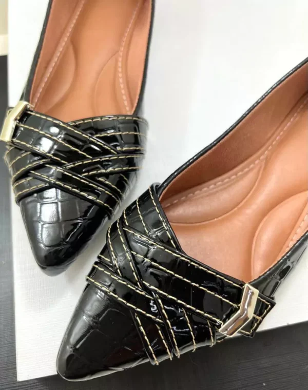 Sapatilha Preta Verniz Croco feminina com Enfeite Seta