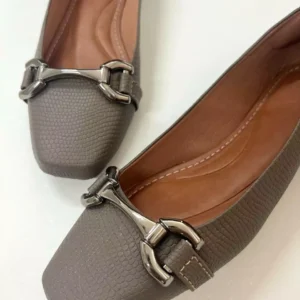 Sapatilha Réptil Cinza feminina Bico quadrado com enfeite reto
