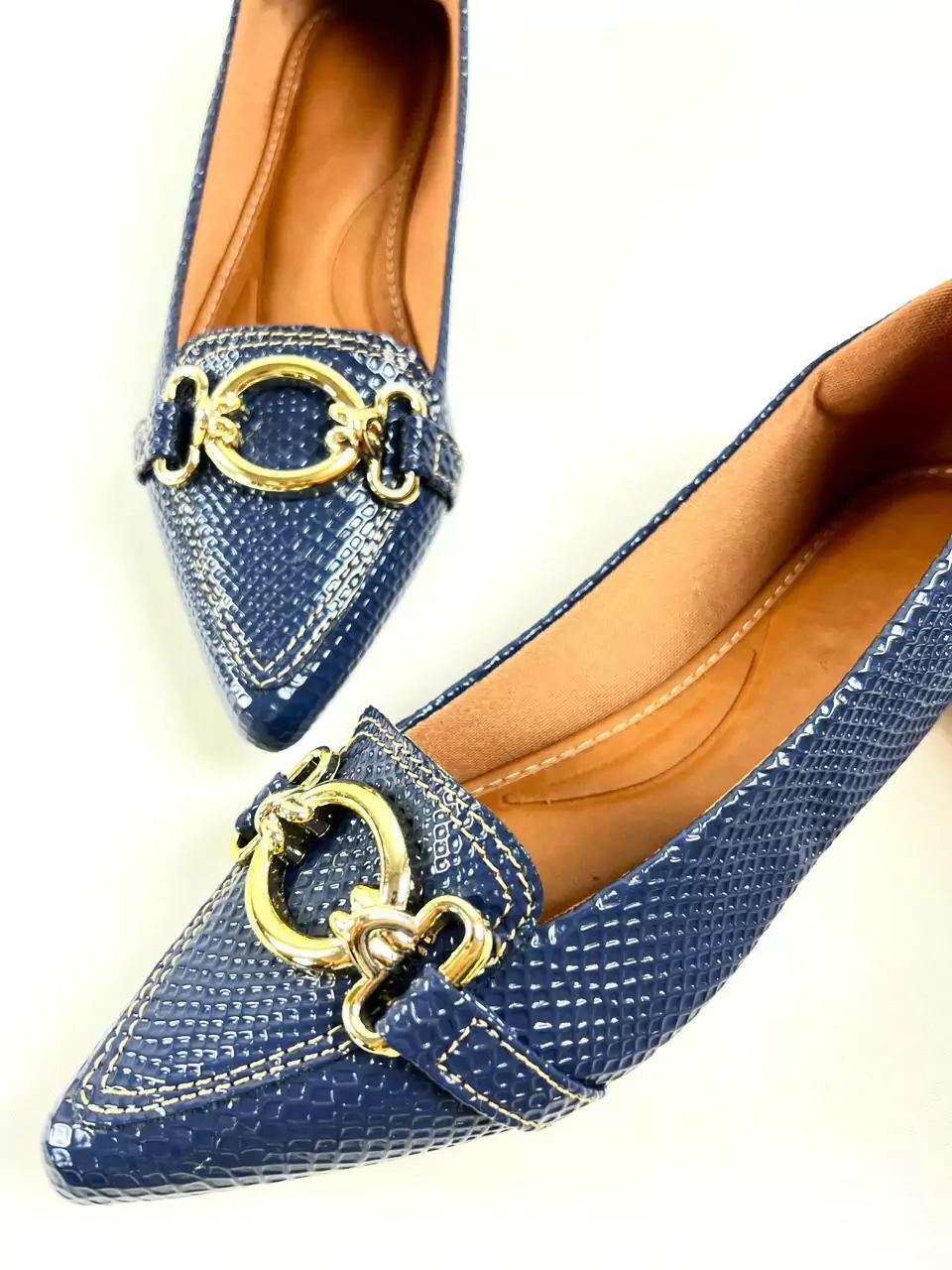 Sapatilha Feminina Azul Marinho com Argola Dourada