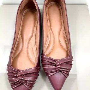 Sapatilha Marsala com entrelaços feminina