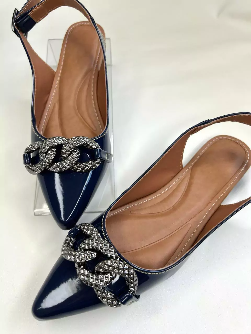 Slingback Preto Verniz feminino Com Corrente