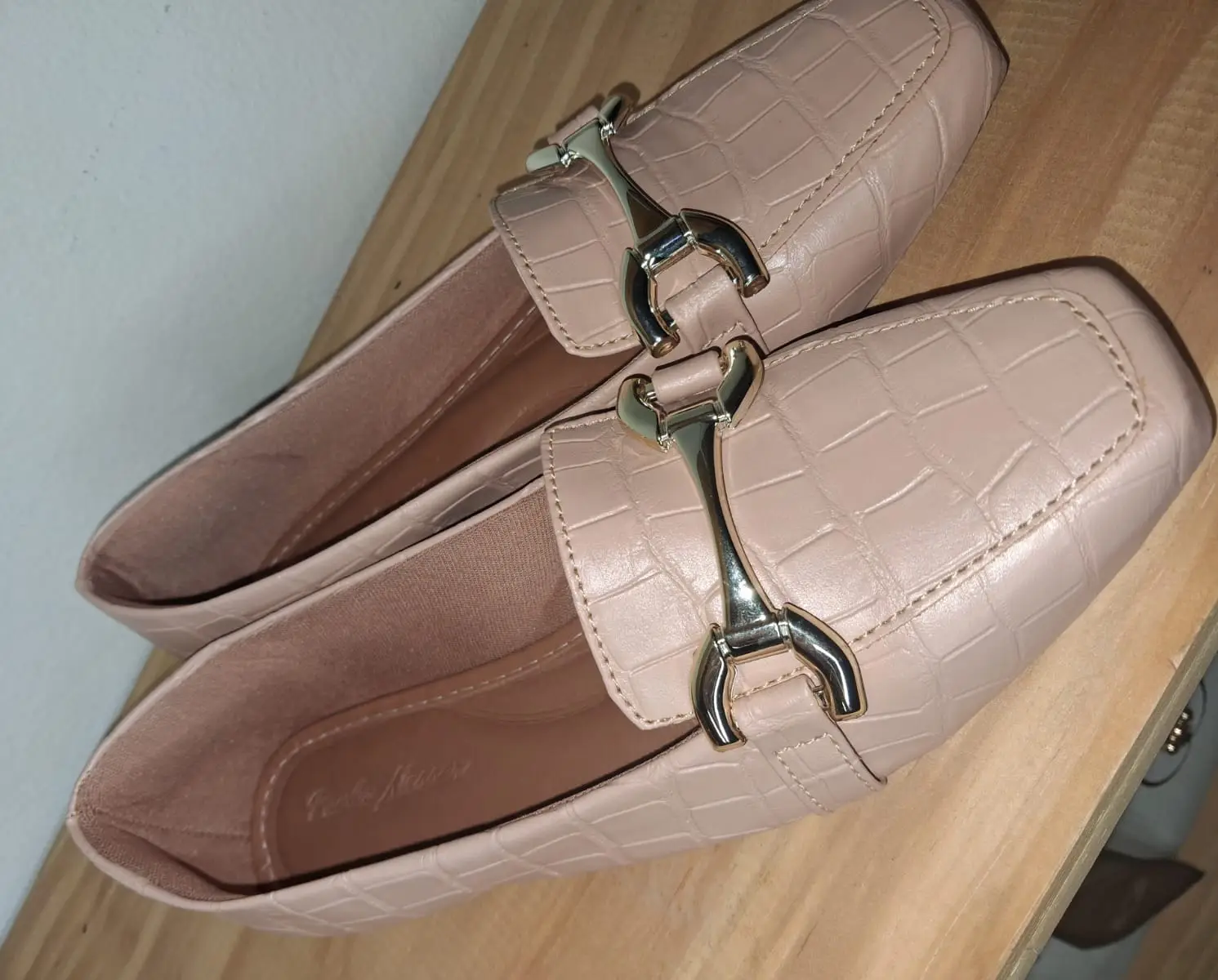 Mocassim feminino Bico Quadrado Nude enfeite reto