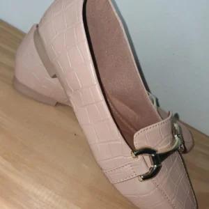 Mocassim feminino Bico Quadrado Nude enfeite reto