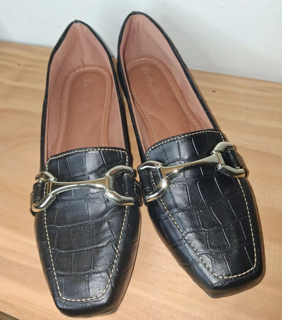 Mocassim feminino Bico Quadrado Preto enfeite reto