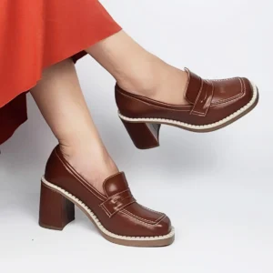 Mocassim feminino Caramelo Salto Bloco 7 cm Bico Quadrado