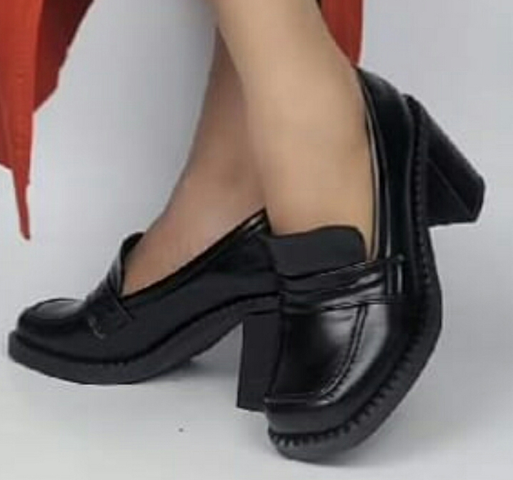 Mocassim feminino Preto Salto Bloco 7 cm Bico Quadrado