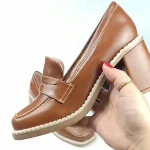 Mocassim feminino Caramelo Salto Bloco 7 cm Bico Quadrado