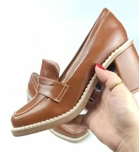 Mocassim feminino Caramelo Salto Bloco 7 cm Bico Quadrado