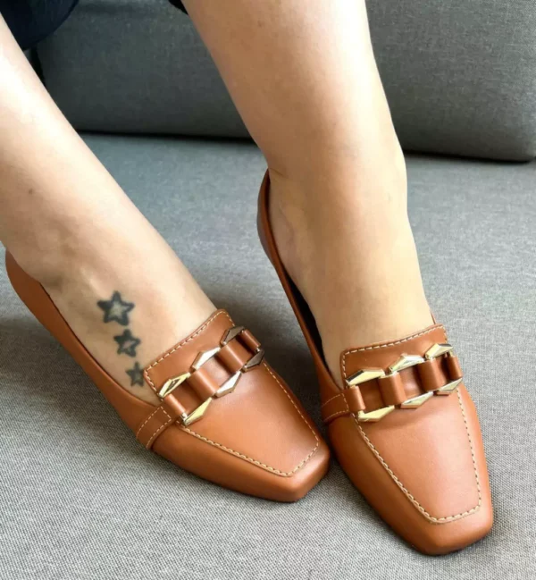 Mocassim feminino Bico Quadrado Caramelo com Fivela Encapada - Image 2