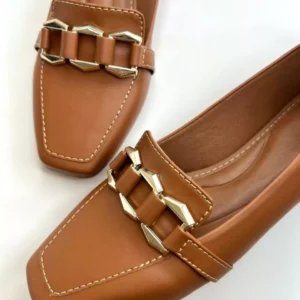 Mocassim feminino Bico Quadrado Caramelo com Fivela Encapada