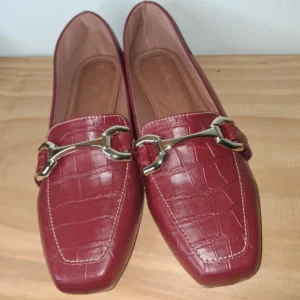 Mocassim feminino Bico Quadrado Marsala enfeite reto