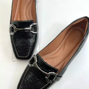 Mocassim feminino Bico Quadrado Verniz Craquelado Preto com Enfeite Reto