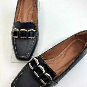 Mocassim feminino Bico Quadrado Preto com Fivela Encapada