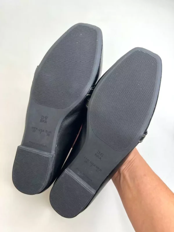 Mocassim feminino Bico Quadrado Preto com Fivela Encapada - Image 4
