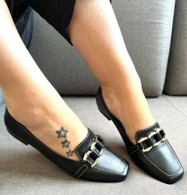 Mocassim feminino Bico Quadrado Preto com Fivela Encapada - Image 2