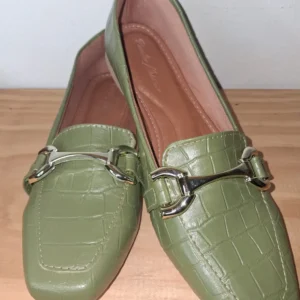Mocassim feminino Bico Quadrado Verde enfeite reto (Cod.092)