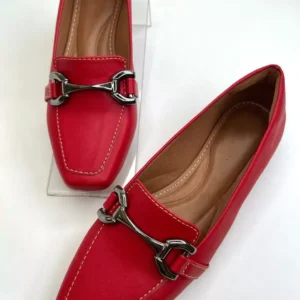 Mocassim feminino Bico Quadrado Vermelho com Detalhe Reto