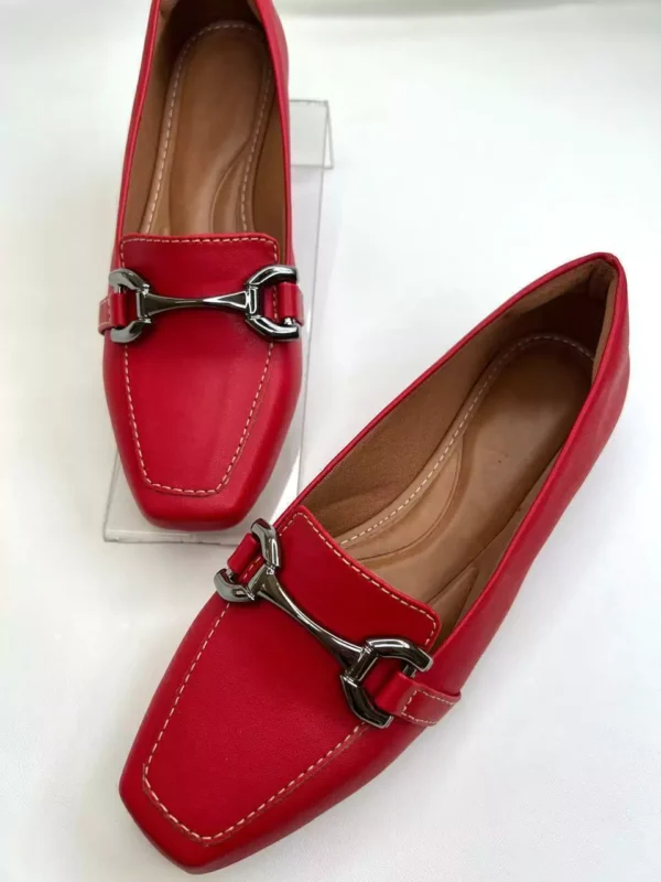 Mocassim feminino Bico Quadrado Vermelho com Detalhe Reto - Image 2