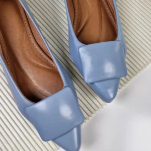 Sapatilha Azul Claro feminina com Fivela Encapada