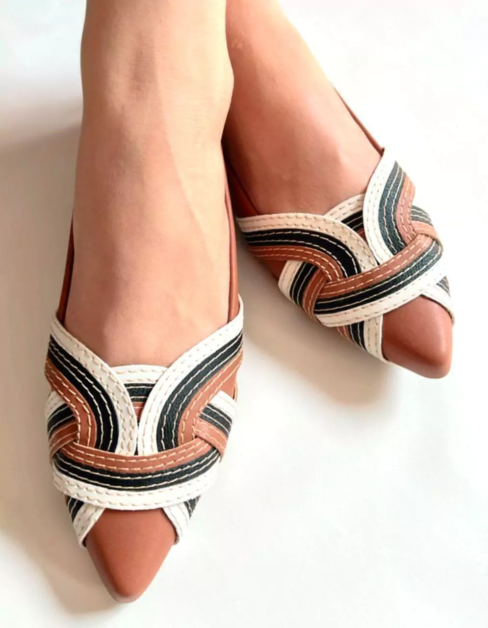 Sapatilha Caramelo casual feminina com detalhes color