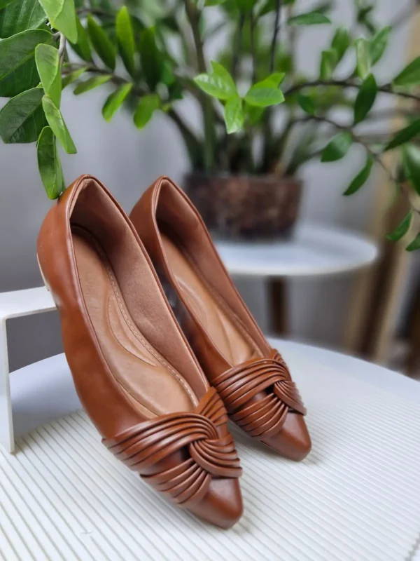 Sapatilha Caramelo Feminina com Enfeite entrelassado