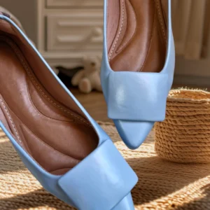 Sapatilha Azul Claro feminina com Fivela Encapada