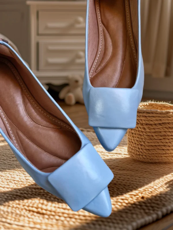 Sapatilha Azul Claro feminina com Fivela Encapada