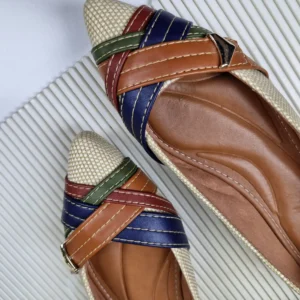 Sapatilha Off White Feminina com detalhes color e enfeite seta