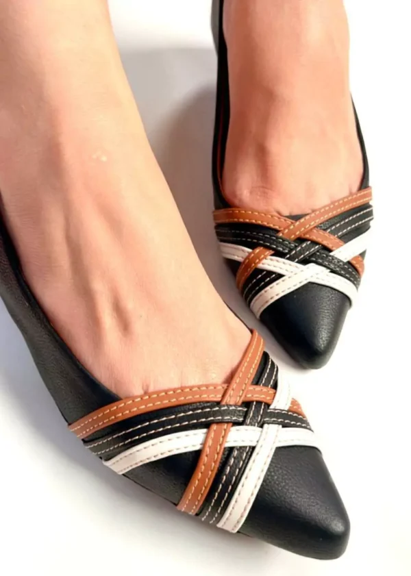 Sapatilha Preta casual feminina com detalhes color - Image 2