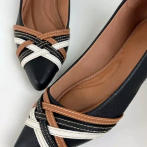 Sapatilha Preta casual feminina com detalhes color
