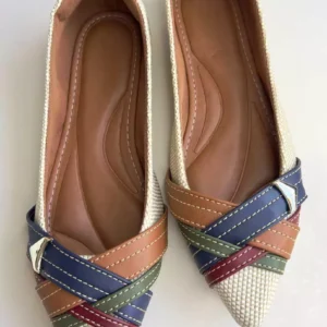 Sapatilha Off White Feminina com detalhes color e enfeite seta
