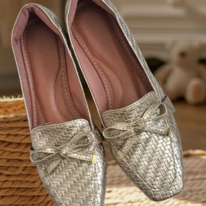 Mocassim Bico Quadrado Feminino Tresse Dourado com lacinho