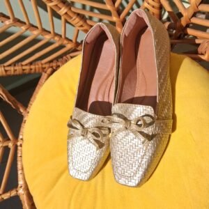 Mocassim Bico Quadrado Feminino Tresse Dourado com lacinho