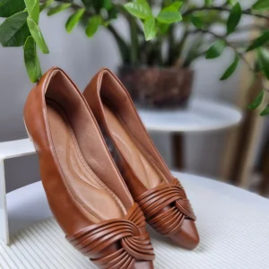 Sapatilha Caramelo feminina com Enfeite entrelassado