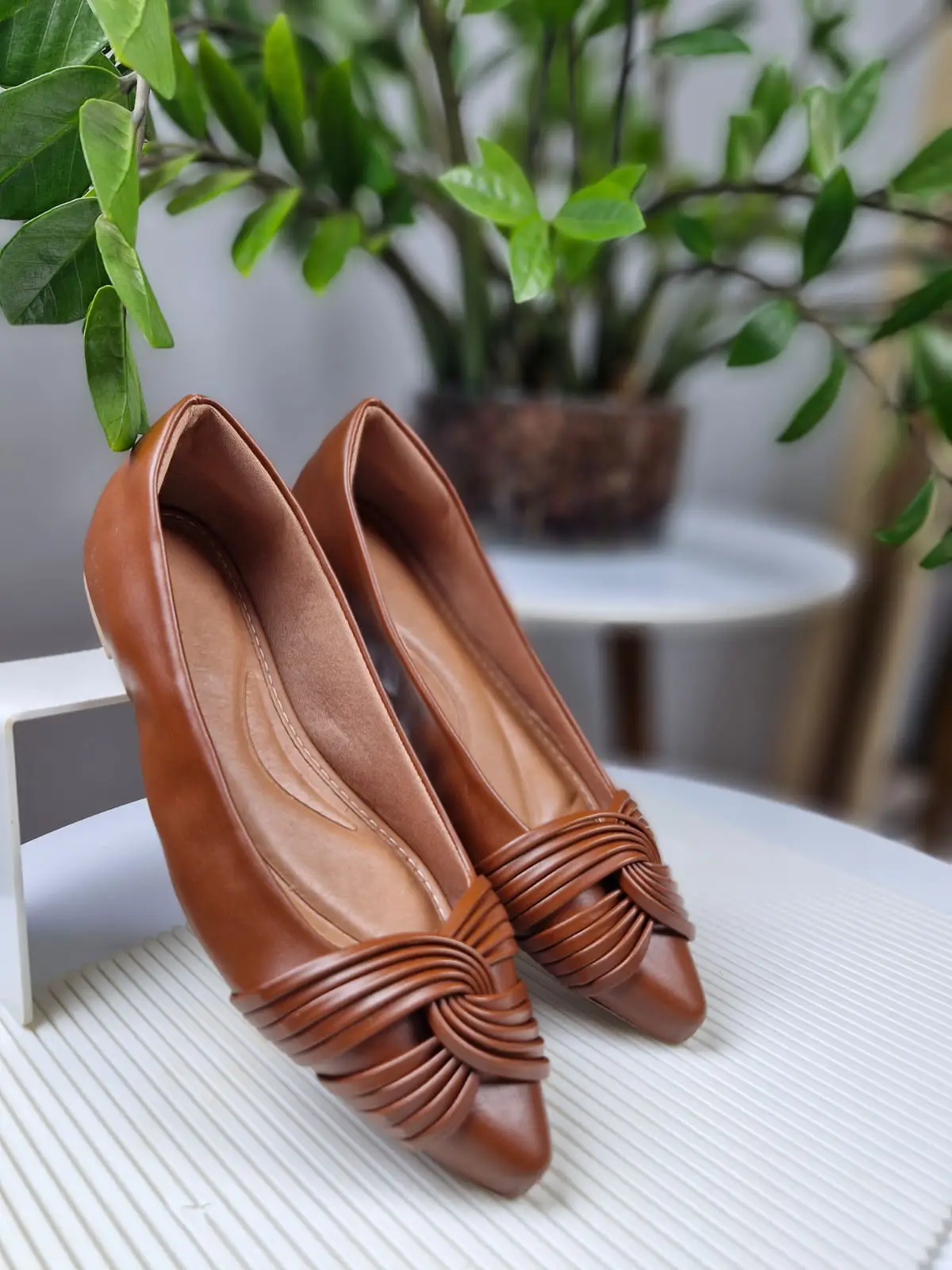 Sapatilha Caramelo feminina com Enfeite entrelassado