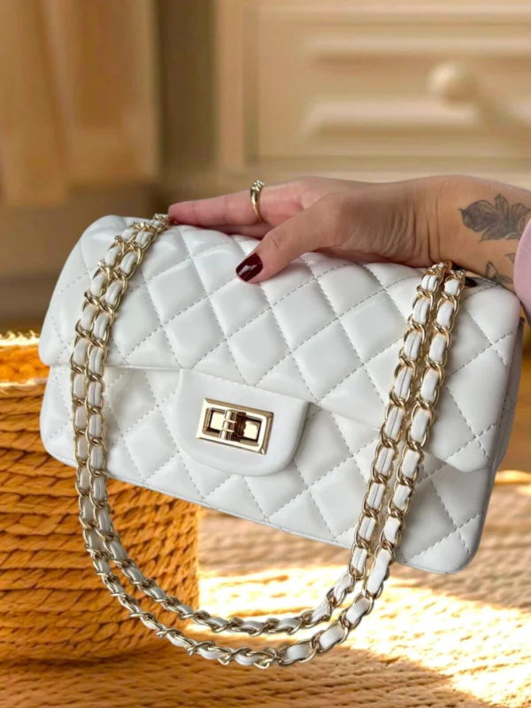 Bolsa feminina em matelasse branca