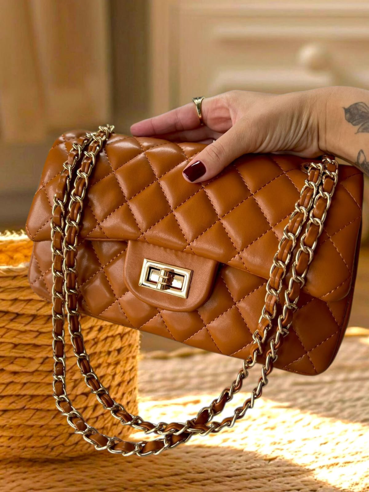Bolsa feminina em matelasse caramelo