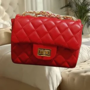 Bolsa feminina pequena em matelasse vermelha (20 cm)