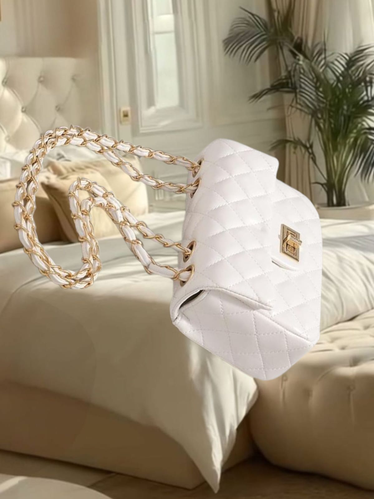 Bolsa feminina pequena em matelasse branca (20 cm) - Imagem 5