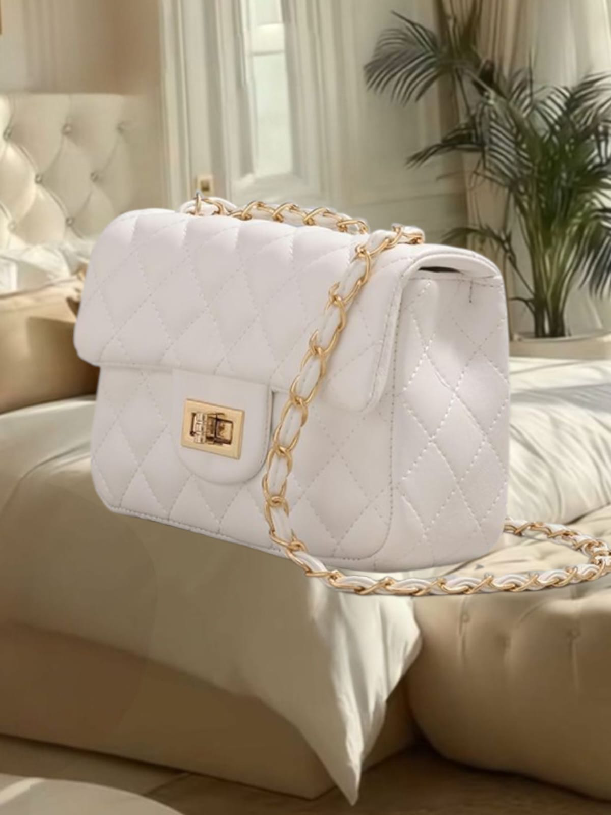 Bolsa feminina pequena em matelasse branca (20 cm) - Imagem 3