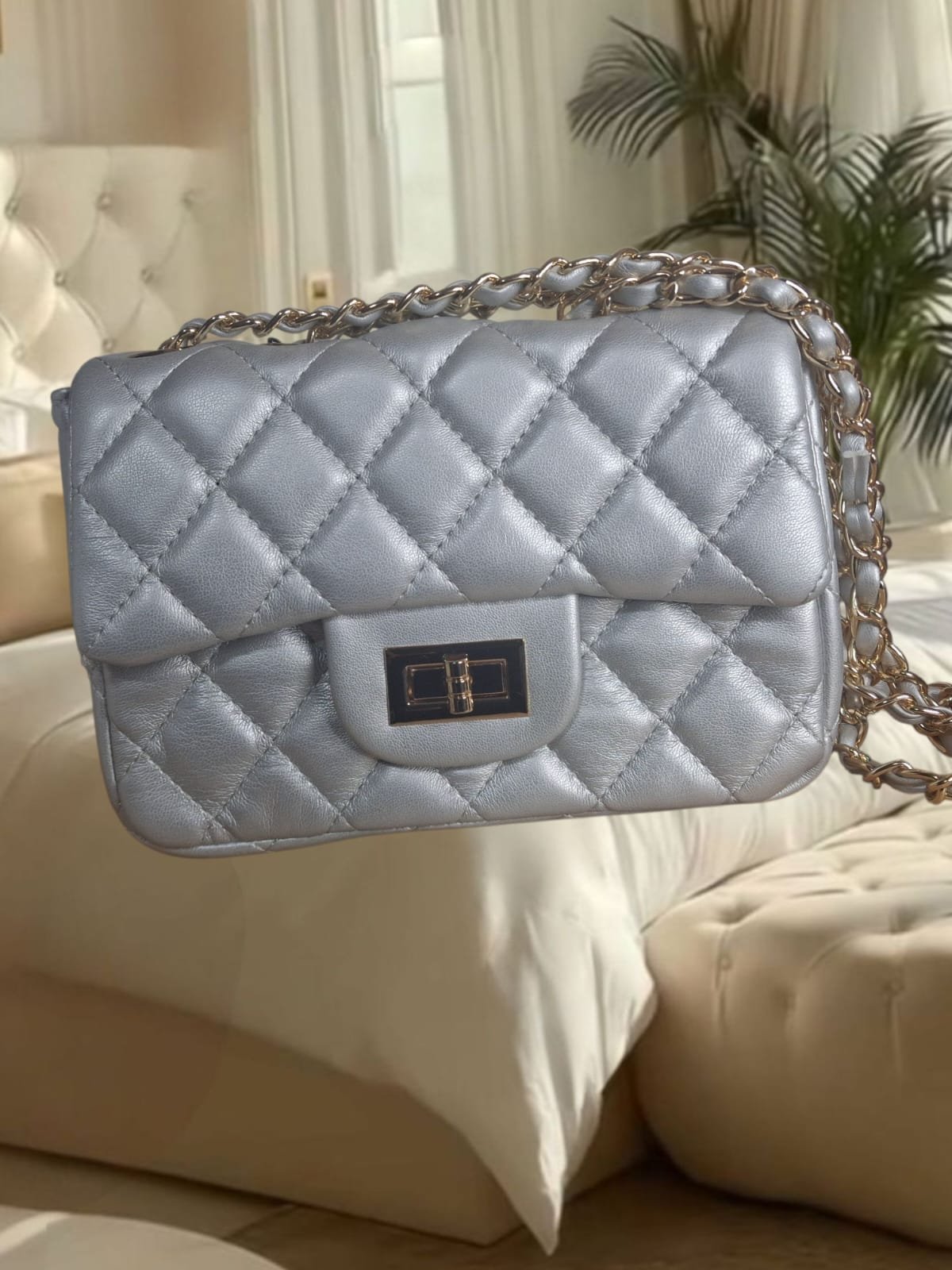 Bolsa feminina pequena em matelasse prata (20 cm)