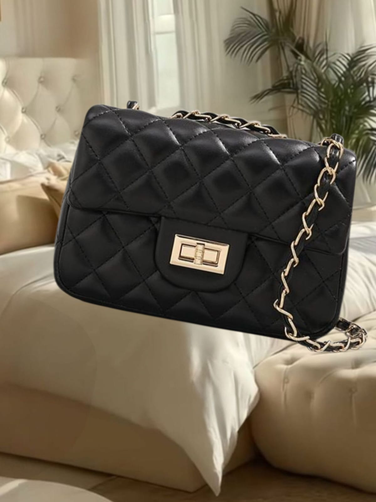 Bolsa feminina pequena em matelasse preta (20 cm) - Imagem 2