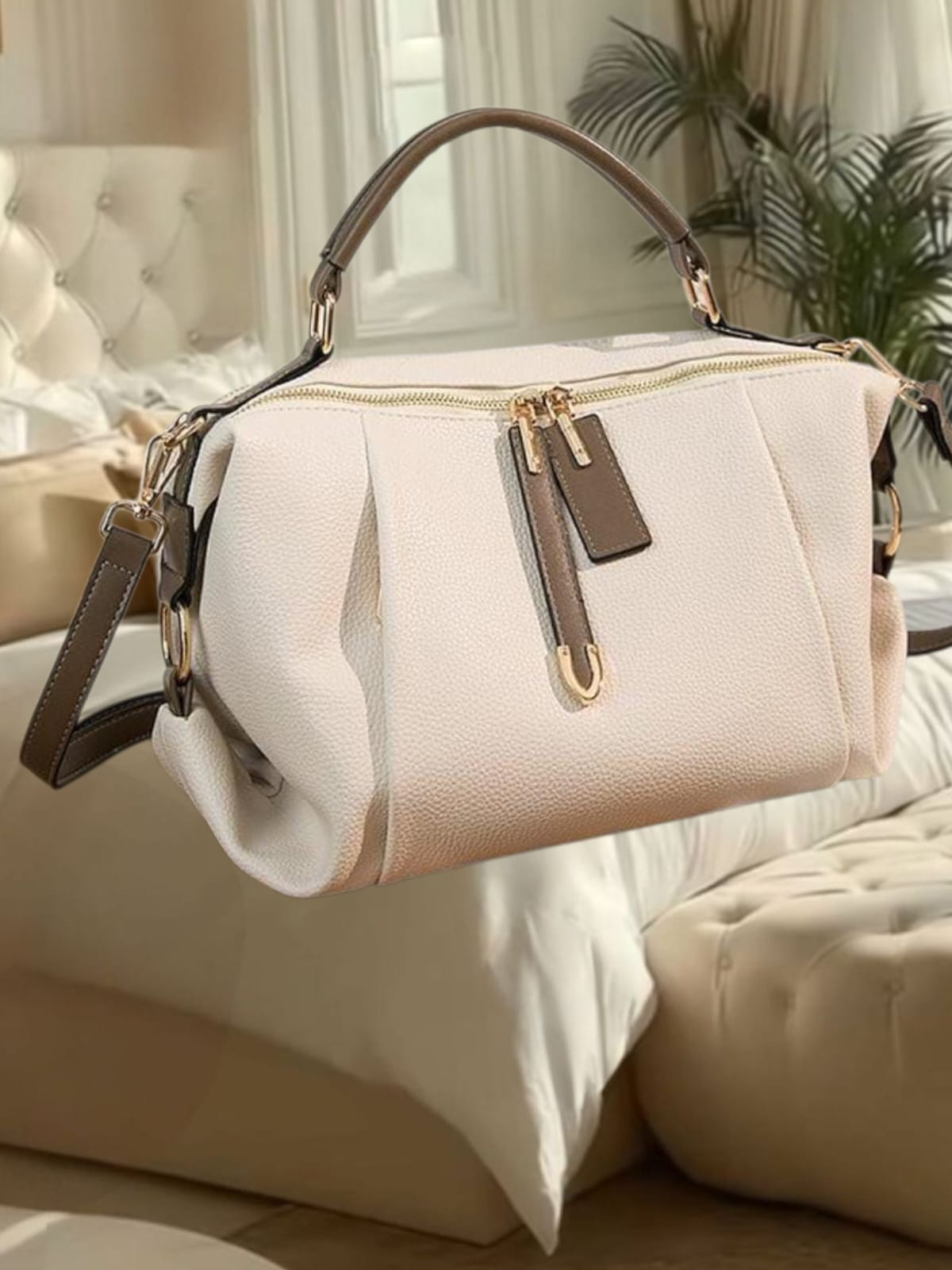 Bolsa feminina Beatriz branca com alça cafe (26 cm)